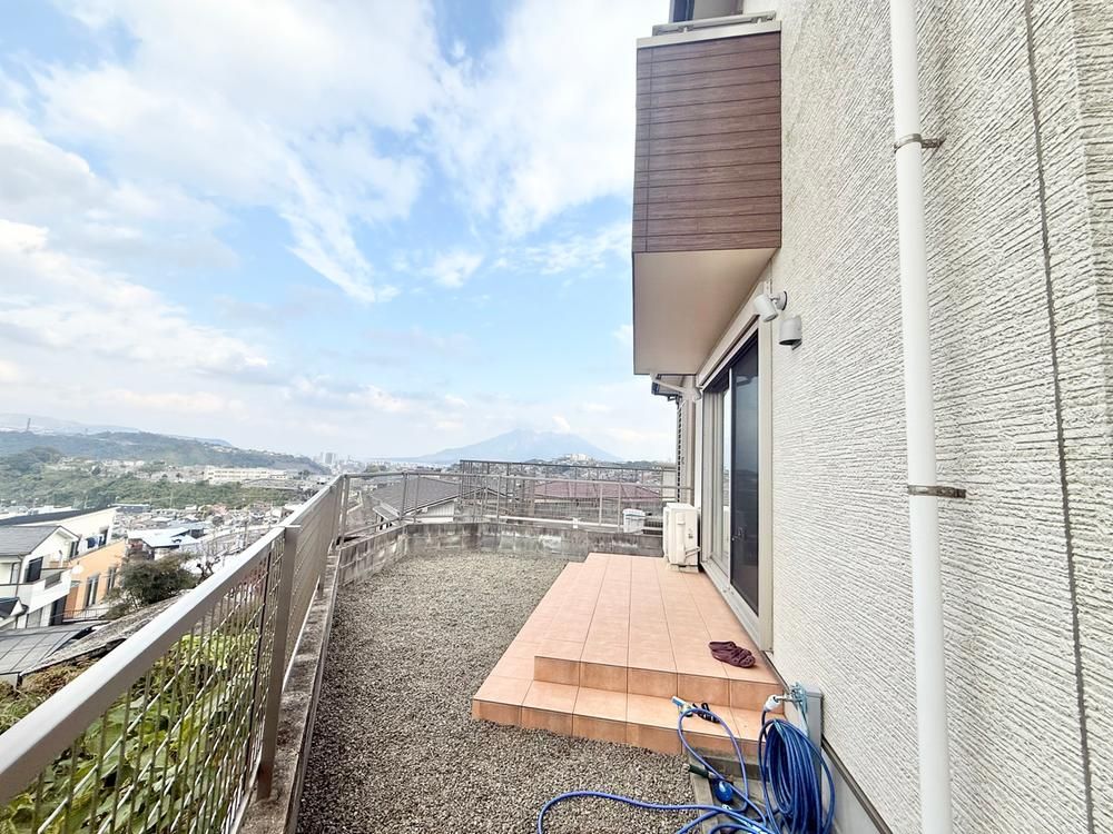 4LDK+S Custom Home with Sakurajima View in Kagoshima - Thumbnail 3