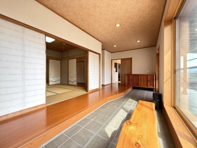 4DK Japanese Modern Home with Mount Fuji Views in Minami Alps City - Thumbnail 2