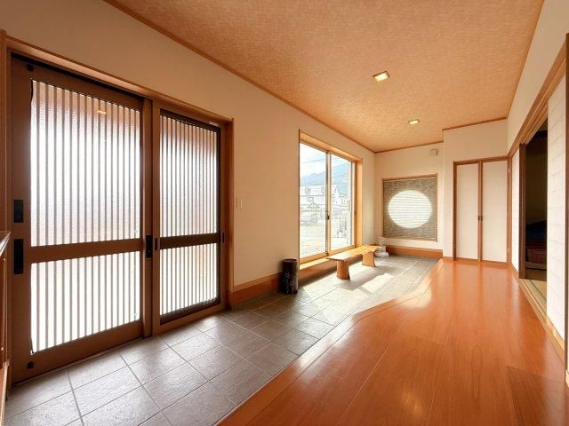 4DK Japanese Modern Home with Mount Fuji Views in Minami Alps City - Thumbnail 4