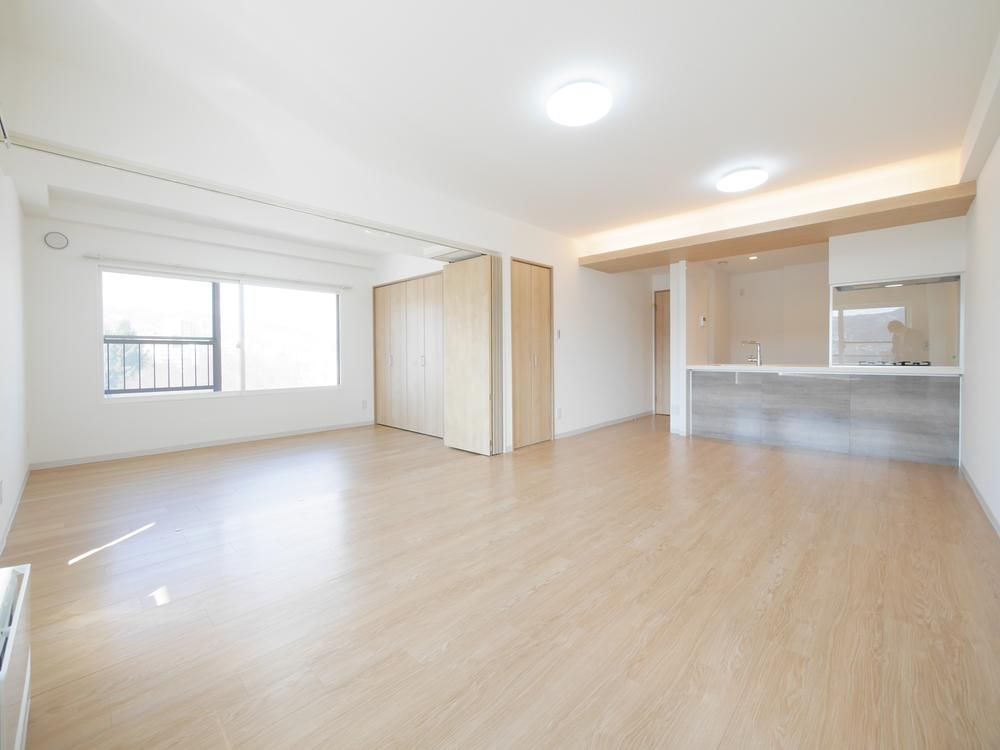 Renovated 4LDK Apartment for Sale Near Kotoni Station, Sapporo - Thumbnail 2
