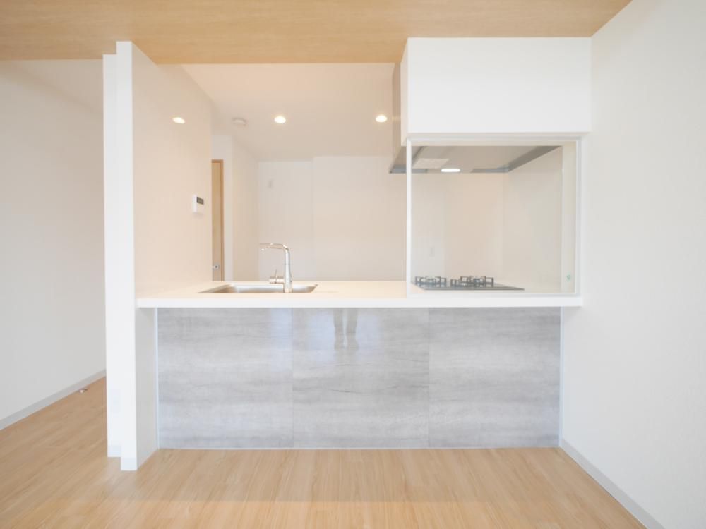 Renovated 4LDK Apartment for Sale Near Kotoni Station, Sapporo - Thumbnail 3