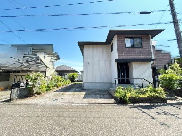 3LDK Used House for Sale in Haruno-cho Minamigaoka, Kochi City, 122.55m2 - Thumbnail 2
