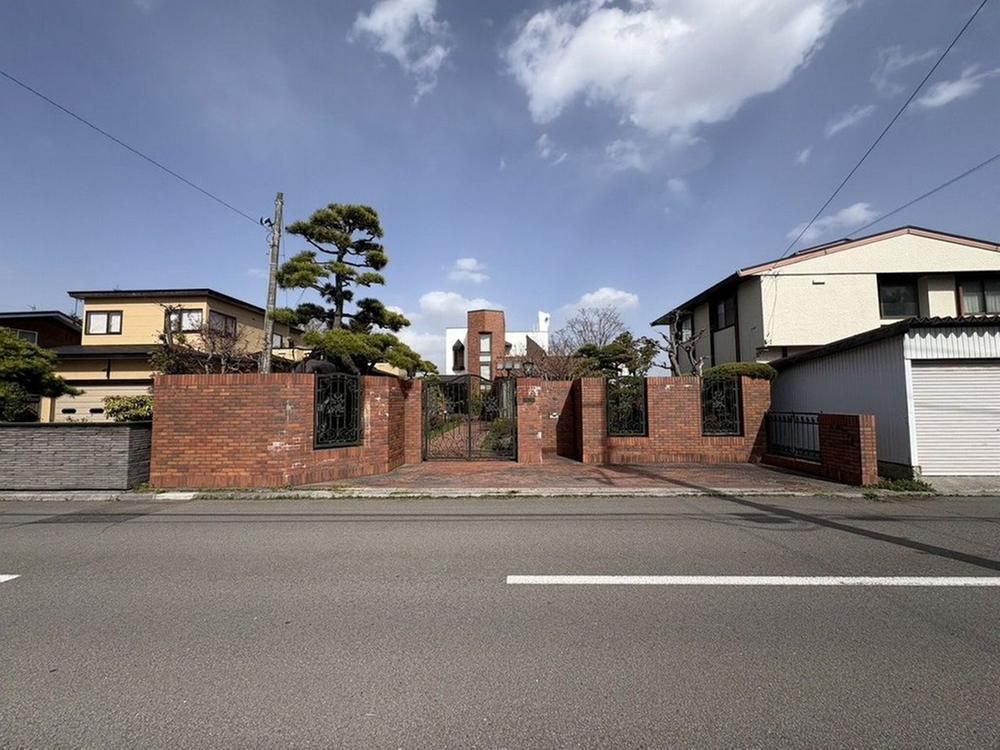 4LDK Detached House for Sale in Hakodate, Hokkaido – 370m2 - Thumbnail 2