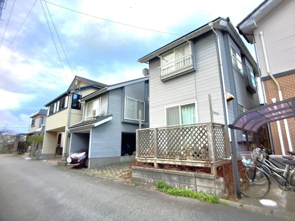 Detached House with Built-In Garage in Uchino, Niigata - Thumbnail 3