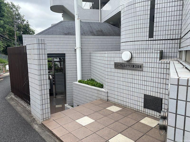 2LDK Apartment for Sale in Takatsu-ku, Kawasaki - 62.83m² - Thumbnail 2