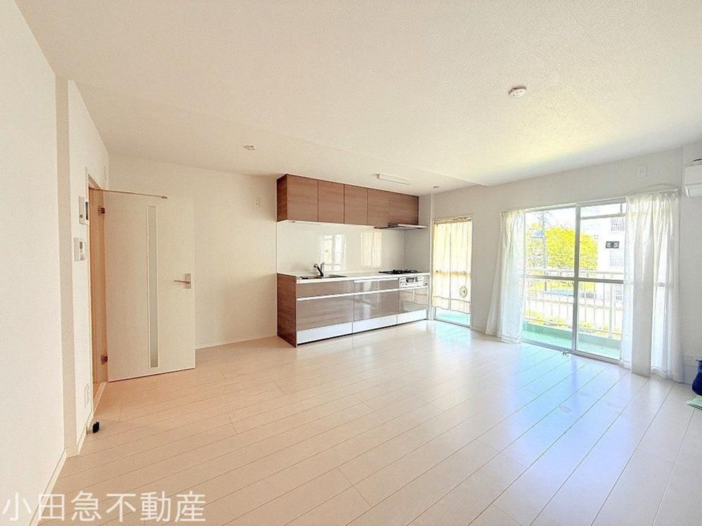 2LDK Apartment for Sale in Ebina, Kanagawa - Thumbnail 2