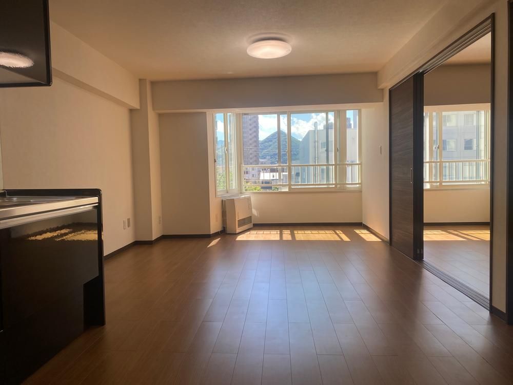 Renovated 3LDK Apartment in Nishi-ku, Sapporo Near Kotoni Station - Thumbnail 2