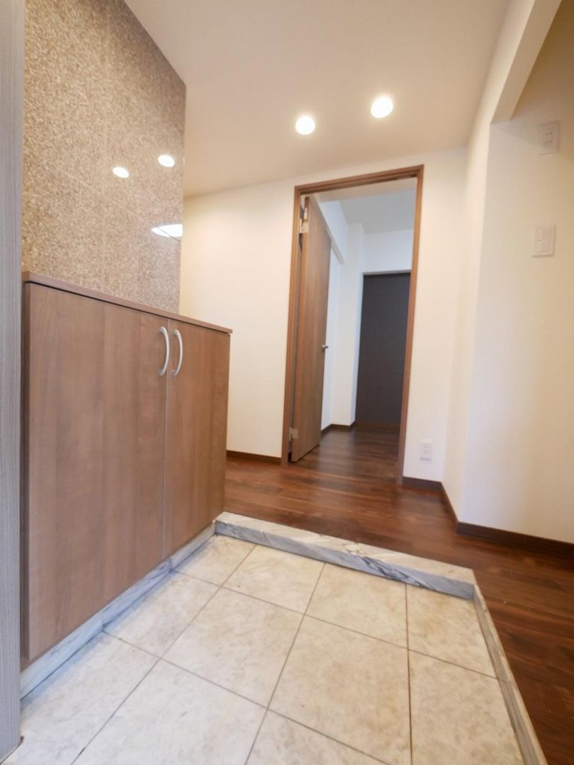 Renovated 2LDK Apartment for Sale in Sapporo Chuo Ward, 69.69m² - Thumbnail 4