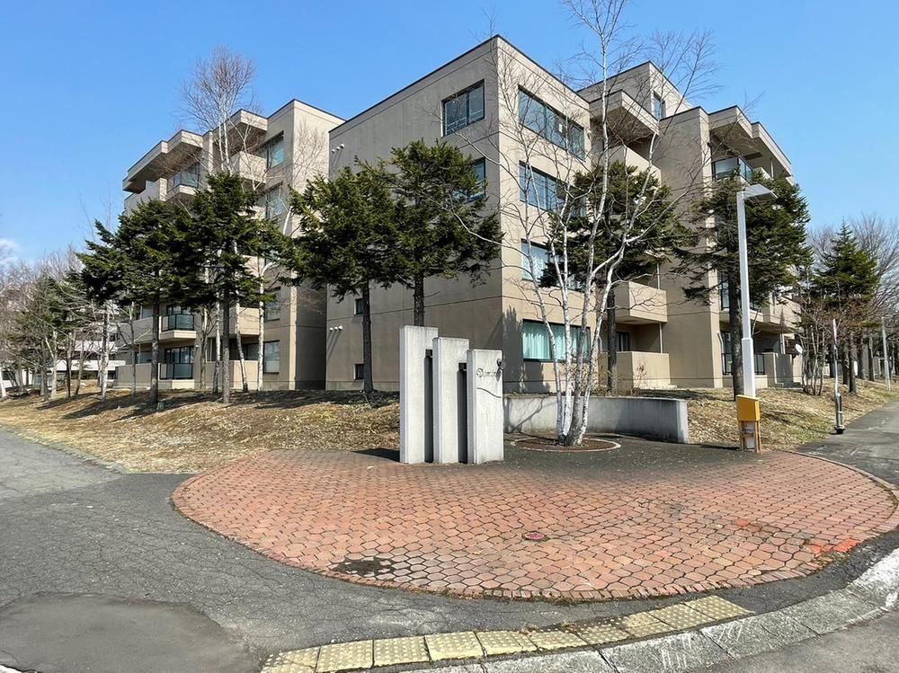 2LDK Apartment for Sale in Chitose City, Hokkaido - 198m² - Thumbnail 2