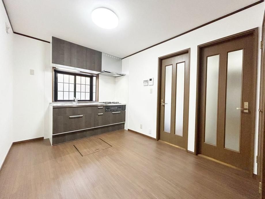 2DK Used House for Sale in Yamashina, Kyoto at 9.8 Million Yen - Thumbnail 2