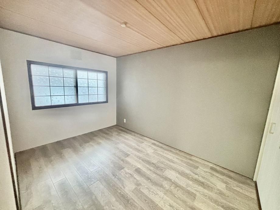 Renovated 2LDK Apartment in Sapporo's Toyohira Ward - Thumbnail 2