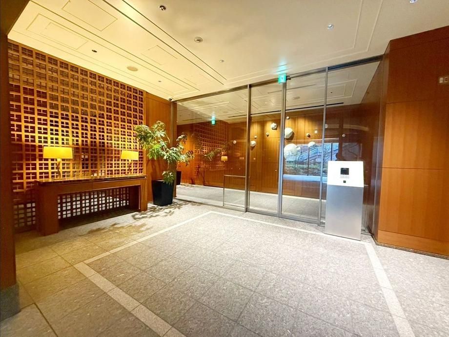 2LDK Apartment for Sale in Akasaka, Minato, Tokyo - Thumbnail 2