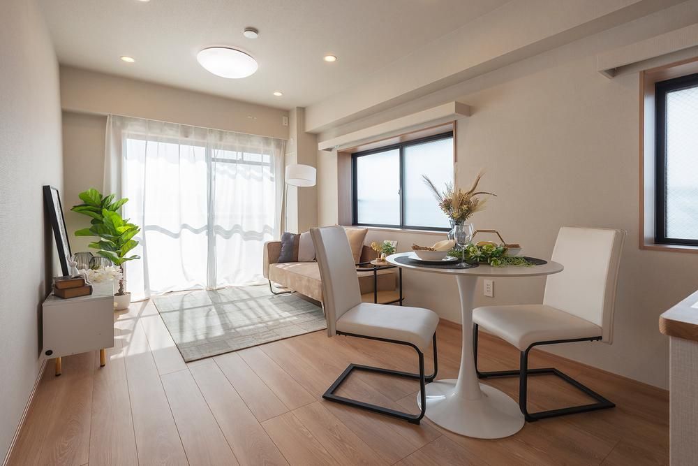 Renovated 2LDK Corner Apartment in Yokohama, Kanagawa - Thumbnail 4