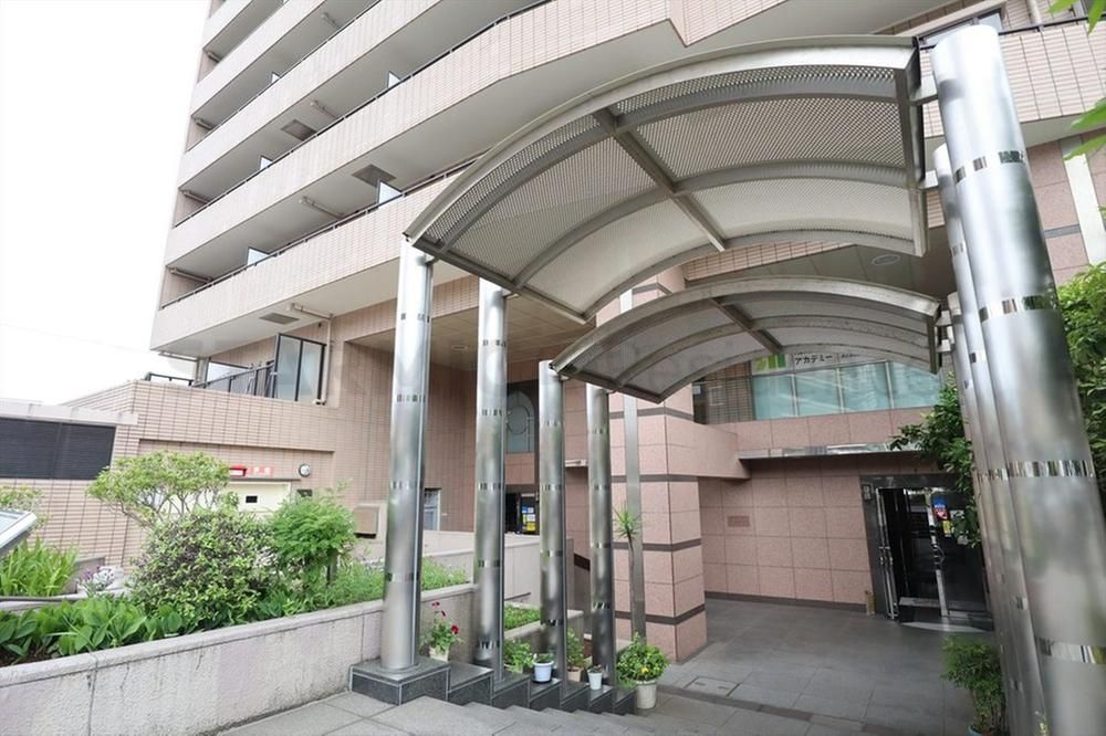 Renovated 3LDK Apartment Near Fujisawa Station, Kanagawa - Thumbnail 2