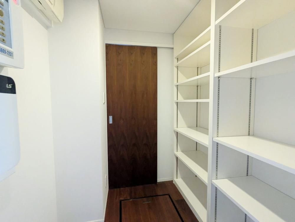 RC Designer House with Rental Income Near Tateseika Station, Nakano - Thumbnail 4