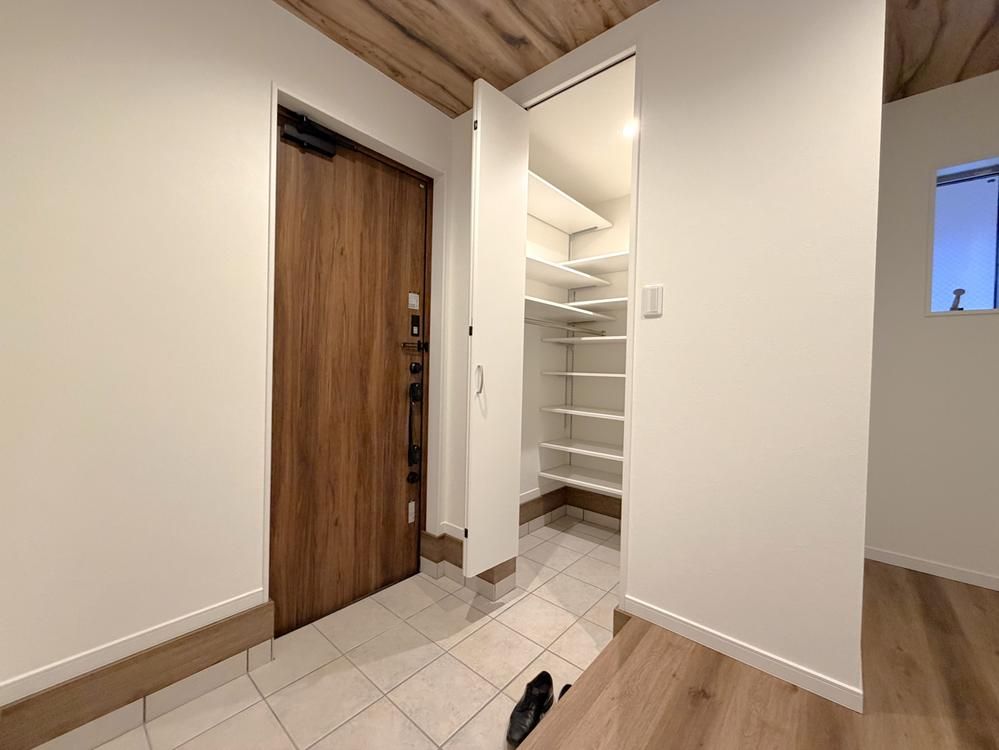 3LDK House for Sale in Minato-ku, Osaka - 109.62m2 - Thumbnail 2