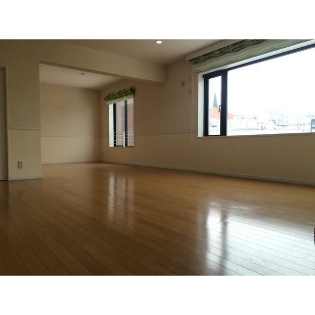 2LDK Apartment for Sale in Chuo Ward, Sapporo, 70.33m² - Thumbnail 2