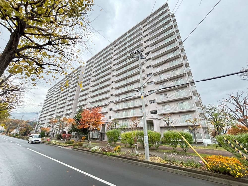 4LDK Apartment for Sale in Teine-ku, Sapporo, 86.68 sqm - Thumbnail 2