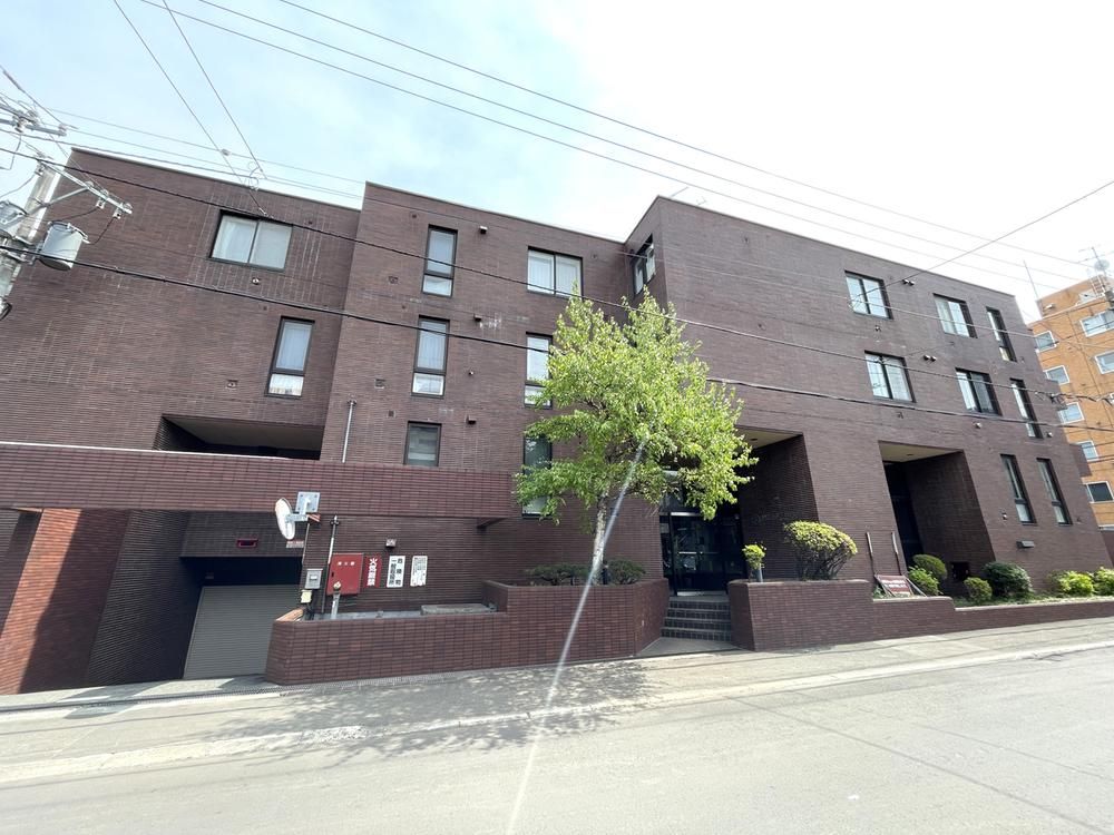Renovated 3LDK Apartment in Sapporo Chuo Ward with Sauna - Thumbnail 2