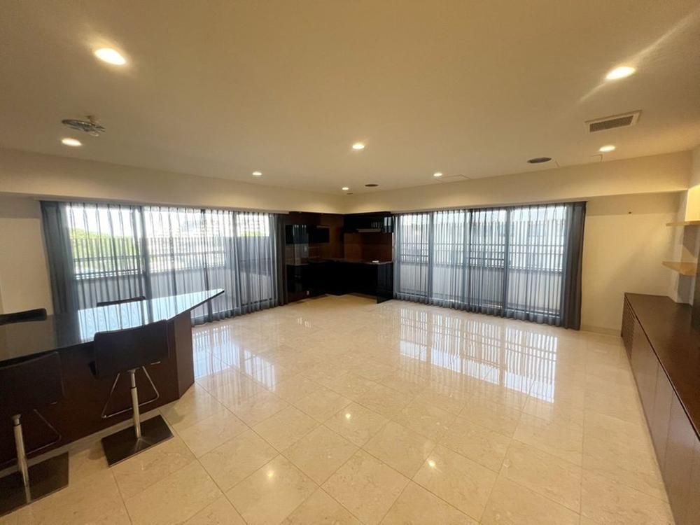 Higashi-Seijo Pair City 6F: Spacious 3LDK Apartment in Setagaya - Thumbnail 4