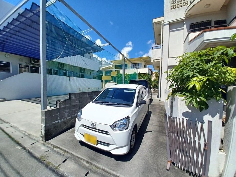4LDK House for Sale in Okinawa City, 32.9M Yen - Image 1
