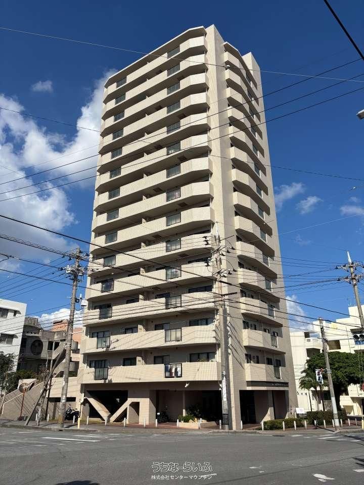 Wing Chateau Kohora Park Front Apartment in Naha, Okinawa - Thumbnail 3