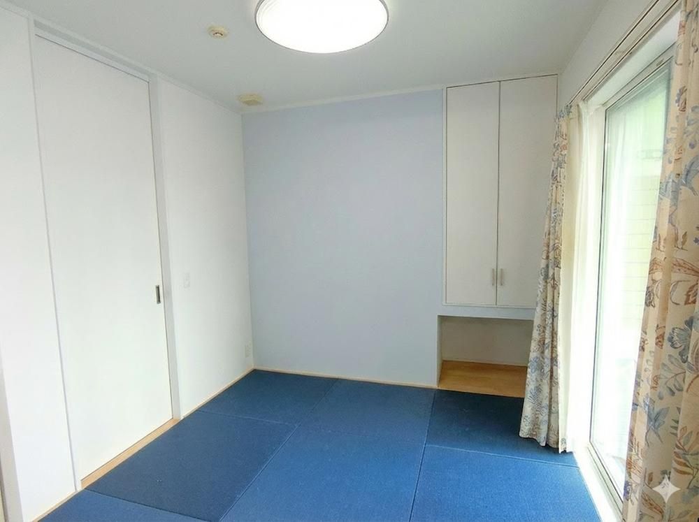 Unique Omura Home with Indoor Jungle Gym & Solar Panels - Thumbnail 4