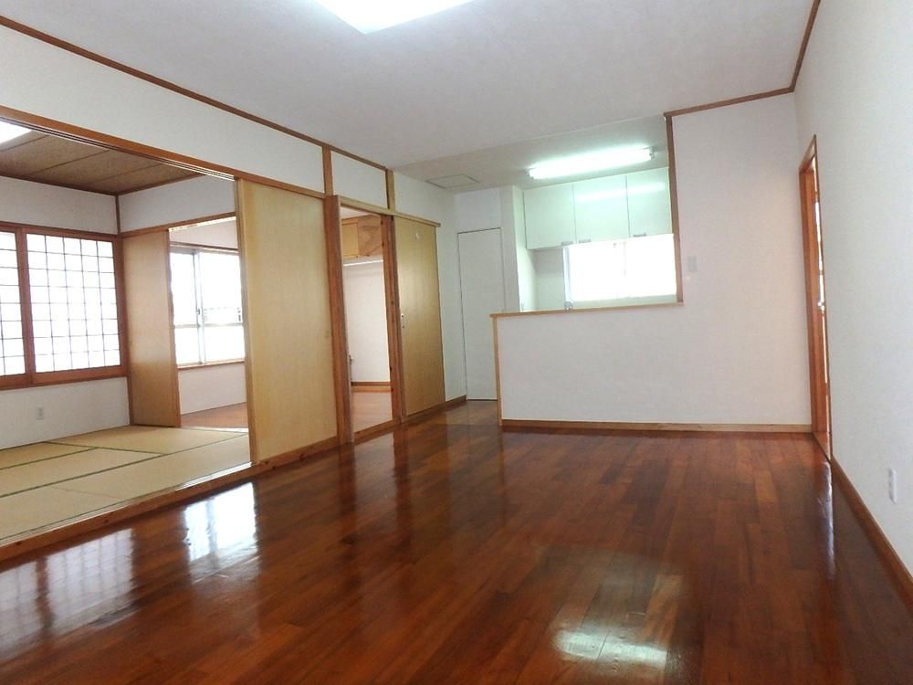 4LDK Mixed-Use House for Sale in Awase, Okinawa City - Thumbnail 3