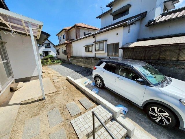 Refurbished 3LDK+S House on Corner Plot in Moji, Kitakyushu - Thumbnail 2