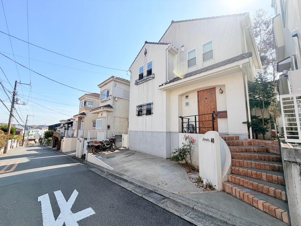2LDK+S Designer House in Zushi with Solar Panels - Thumbnail 2