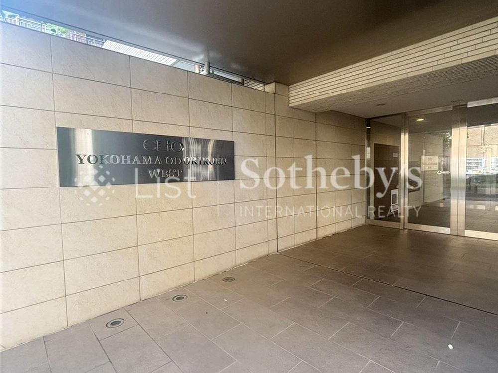 2LDK Renovated Apartment in Yokohama Minami Ward - Thumbnail 3