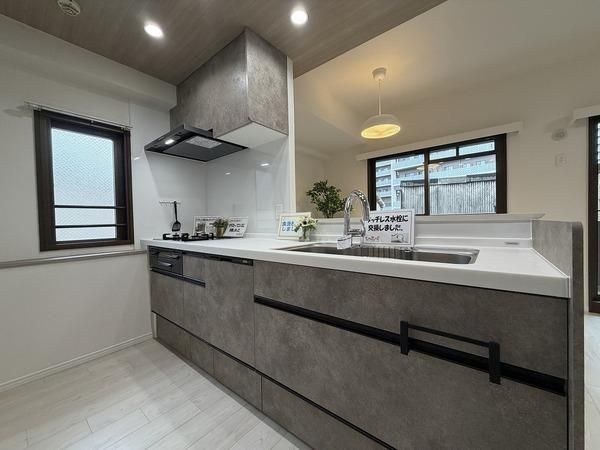 Renovated 3LDK+S Apartment Near JR Takatsuki Station, Osaka - Thumbnail 3