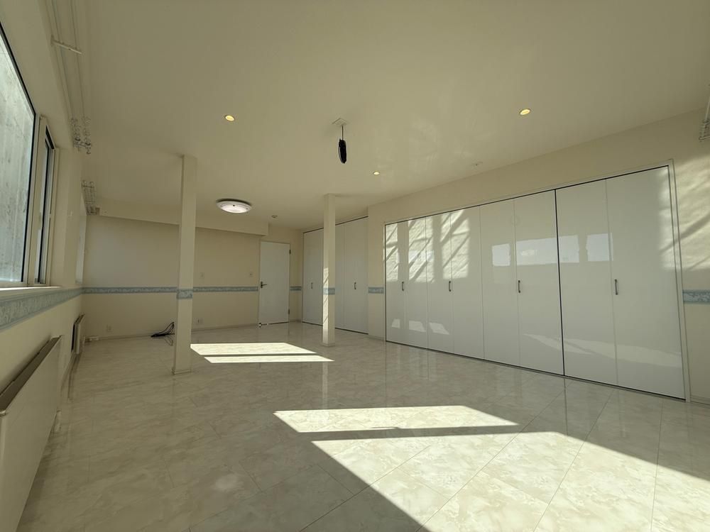 4LDK Detached House in Hakodate with Large Garden and Garage - Thumbnail 4