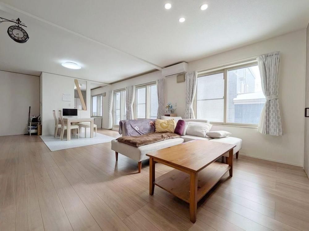 Renovated 4LDK House with Studio & Parking in Sapporo, Hokkaido - Thumbnail 2