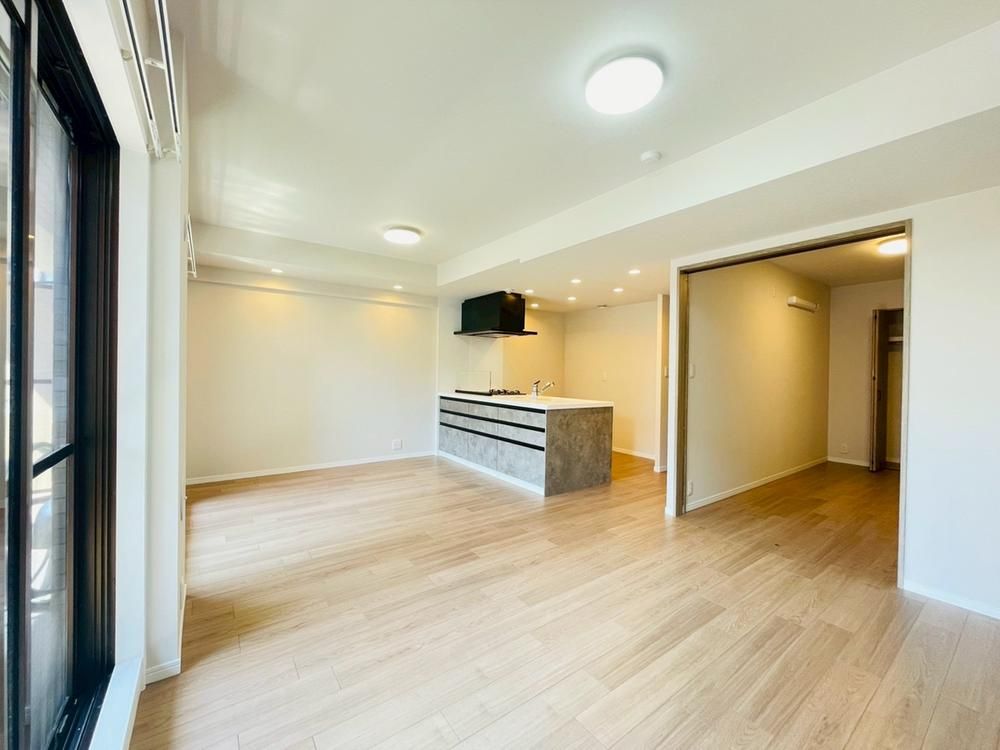 Renovated 2LDK Apartment Near Yachiyo-Midorigaoka Station - Thumbnail 3