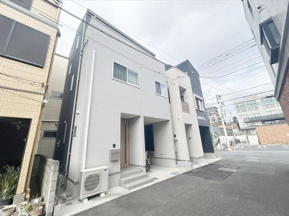 Modern 2LDK+S House for Sale in Minami-ku, Saitama - Thumbnail 2