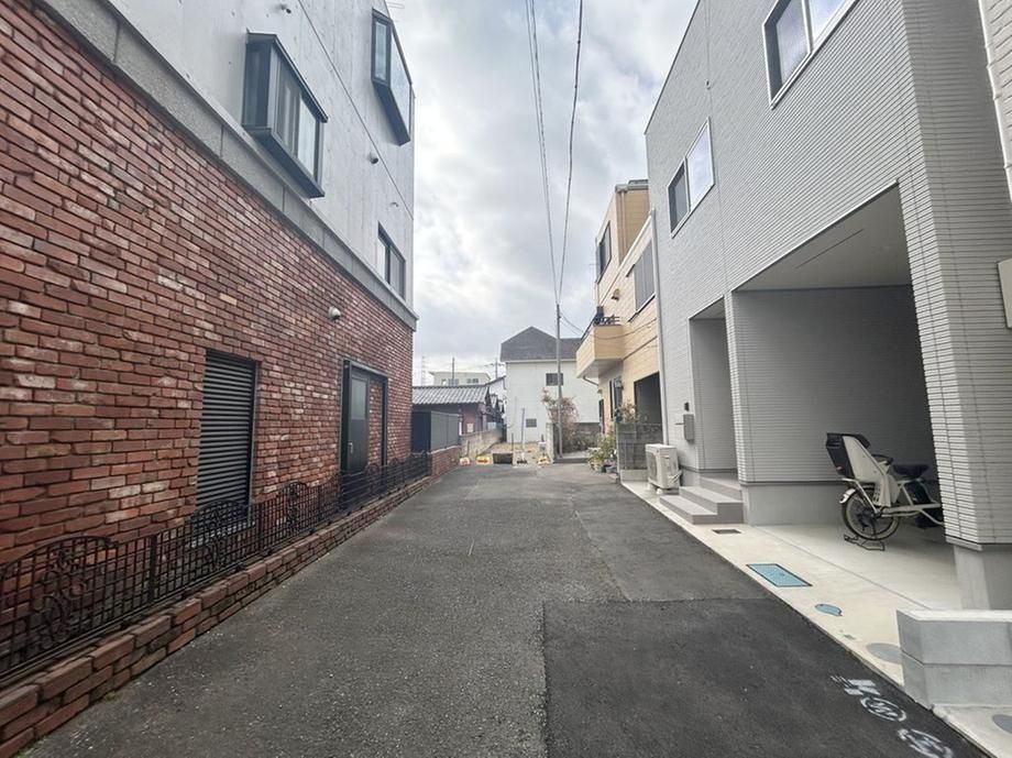 Modern 2LDK+S House for Sale in Minami-ku, Saitama - Thumbnail 4