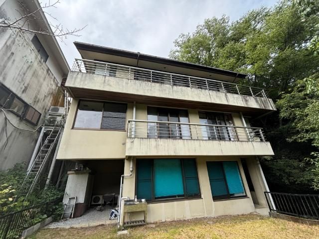 4LDK House for Sale in Ome City, Tokyo with Large Garden - Thumbnail 2