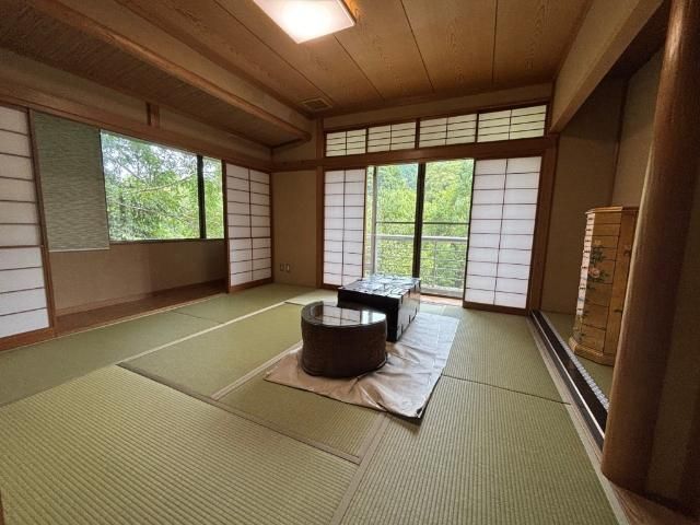 4LDK House for Sale in Ome City, Tokyo with Large Garden - Thumbnail 4
