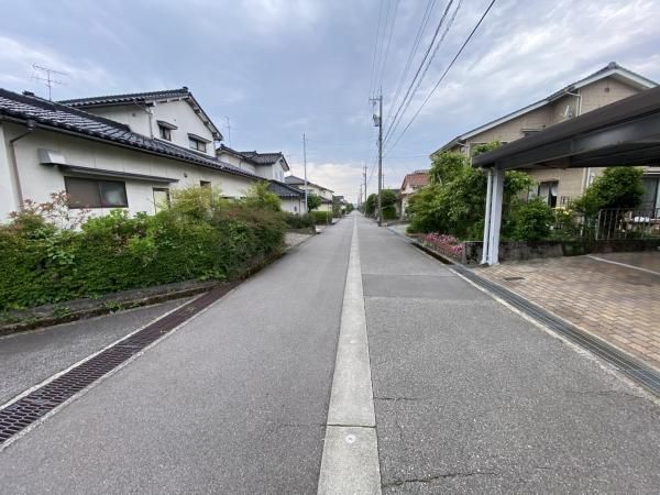 Detached House for Sale in Tsukioka, Toyama - 8 Million Yen - Thumbnail 3