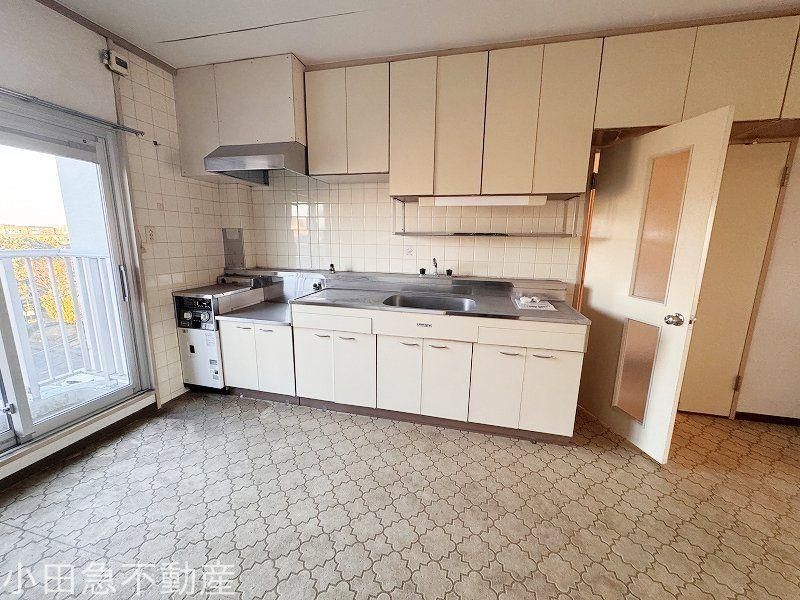 3LDK Top-Floor Apartment in Atsugi, Kanagawa - 68.62m² - Thumbnail 4
