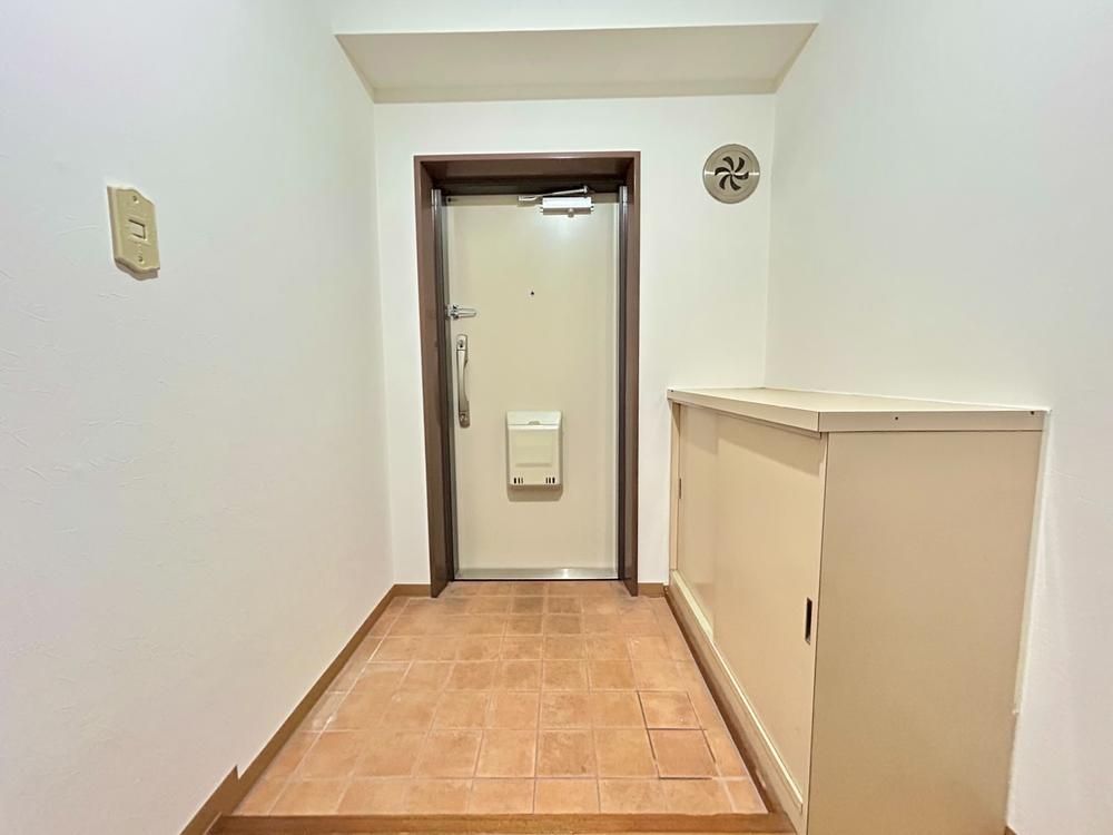 Renovated 3LDK Apartment in Totsuka, Yokohama for 14.8 Million Yen - Thumbnail 3
