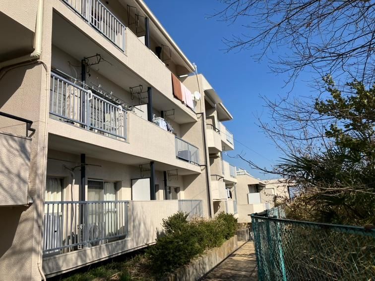 Renovated 2LDK Apartment in Higashiura, Aichi - Thumbnail 3