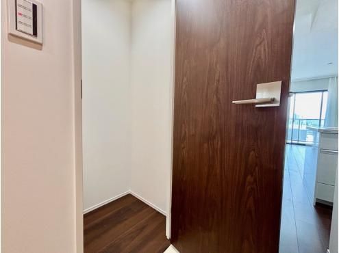 Midtown Condo Yotsuya 3LDK Resale Apartment Shinjuku Tokyo - Thumbnail 2