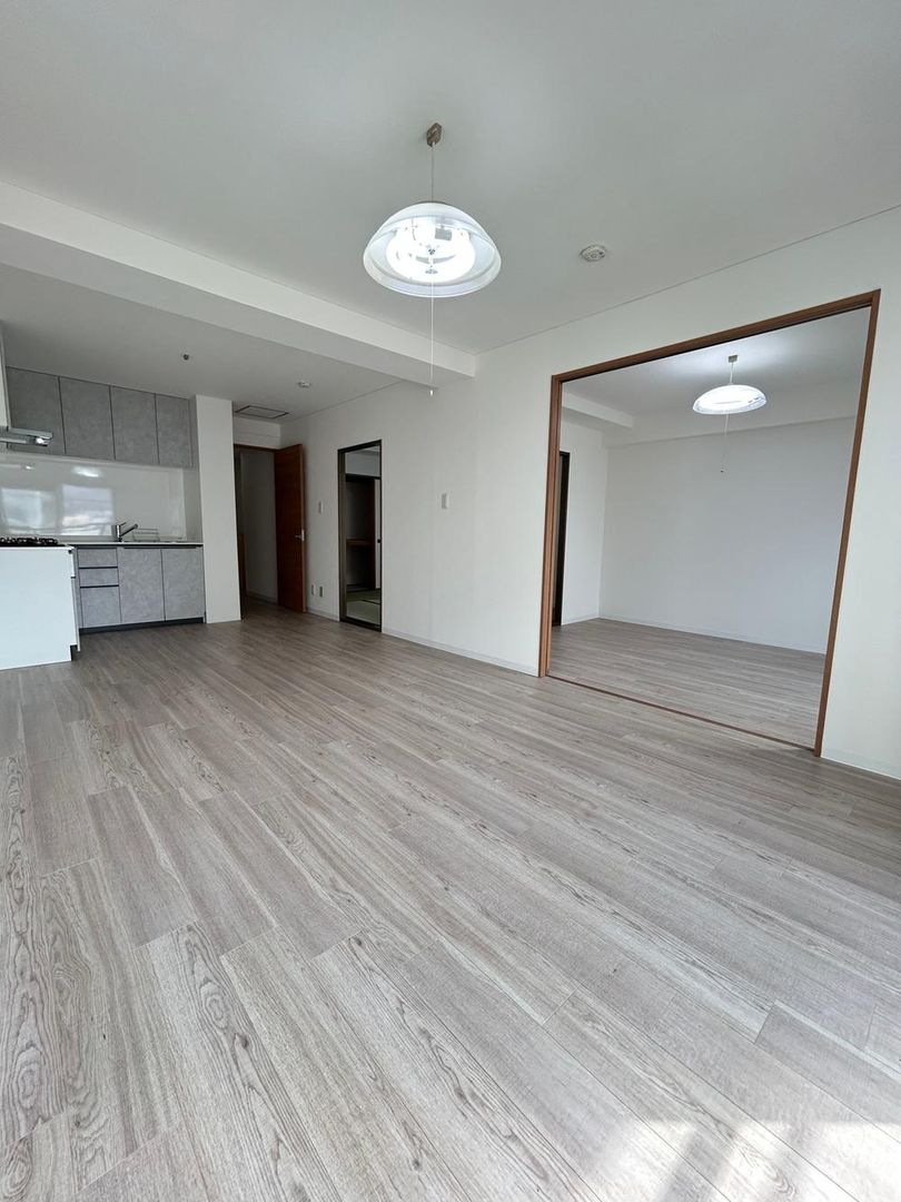 Renovated 2LDK Apartment in Chuo Ward, Sapporo for Sale - Thumbnail 4