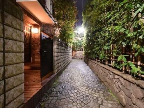 93.96m2 3LDK Apartment for Sale in Shinjuku, Tokyo - Thumbnail 2