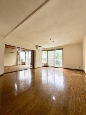 4LDK Apartment for Sale in Tsurumi-ku, Yokohama - Thumbnail 3