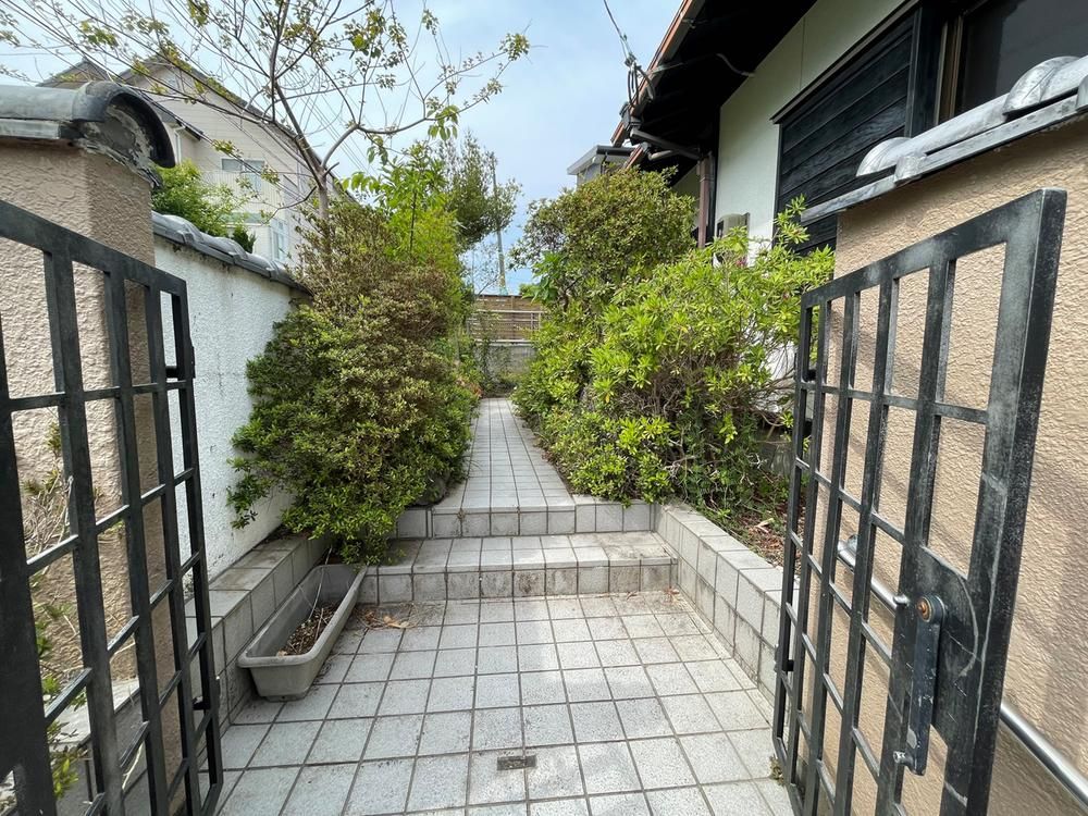 Single-Story 4DK House for Sale in Kōnan, Miyazaki City - Thumbnail 3