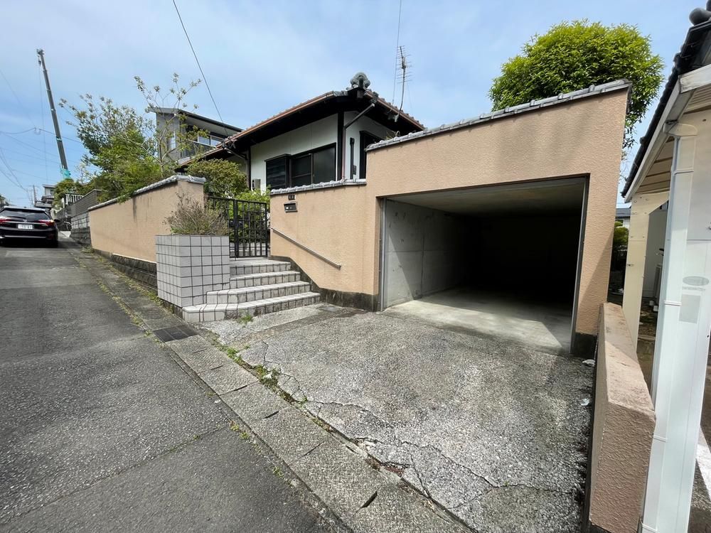 Single-Story 4DK House for Sale in Kōnan, Miyazaki City - Thumbnail 2