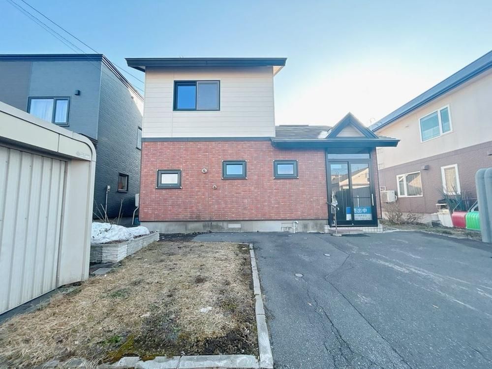 5LDK House for Sale in Asahikawa, Hokkaido 256.23m2 - Thumbnail 2
